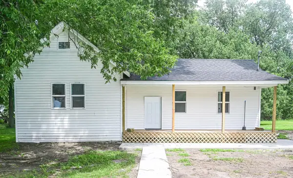 512 S 5th Street, Manchester, IA 52057