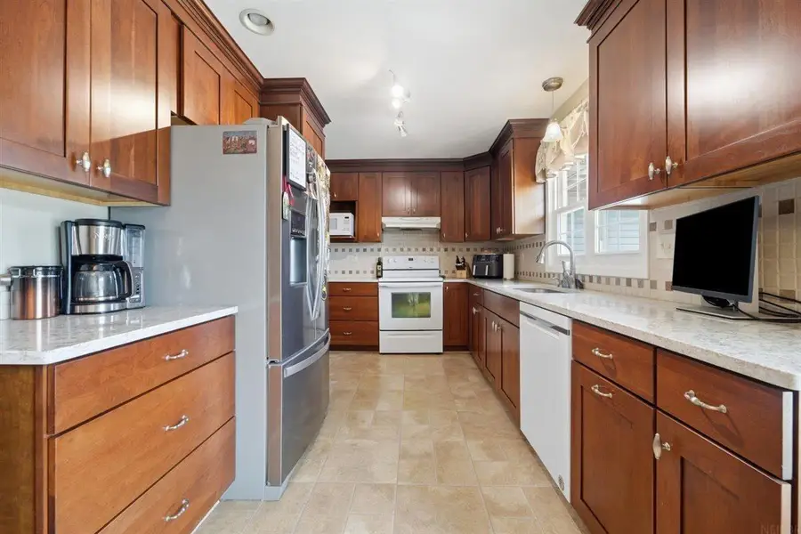 3713 Joan Drive, Waterloo, IA 50702 - #2
