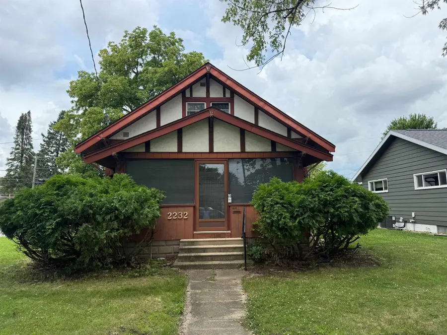 2232 W 3rd Street, Waterloo, IA 50702 - #2