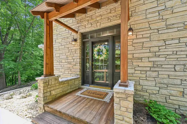910 Cedar Lane Drive, Waverly, IA 50677