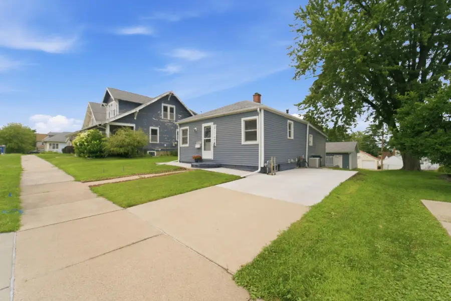 1535 Hawthorne Avenue, Waterloo, IA 50702 - #2