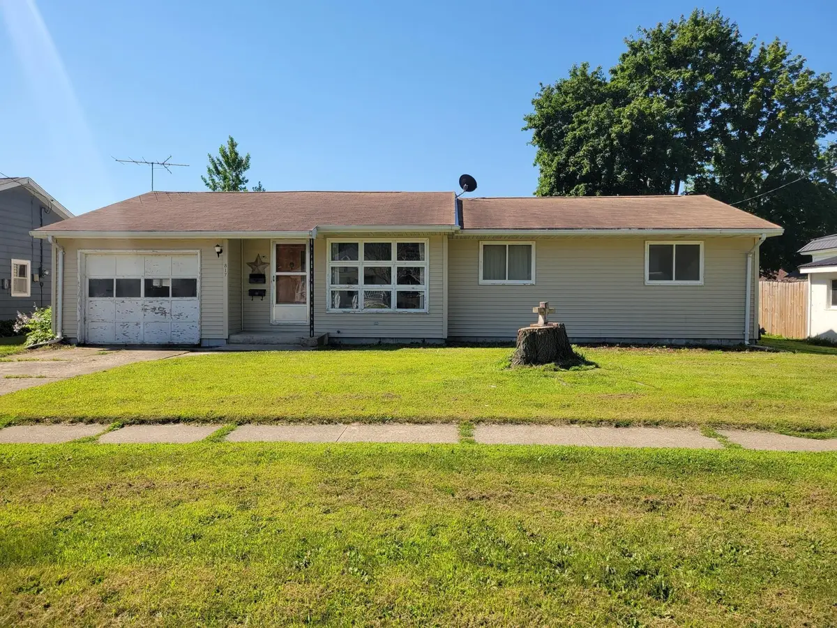 817 E Butler Street, Manchester, IA 52057 - #1