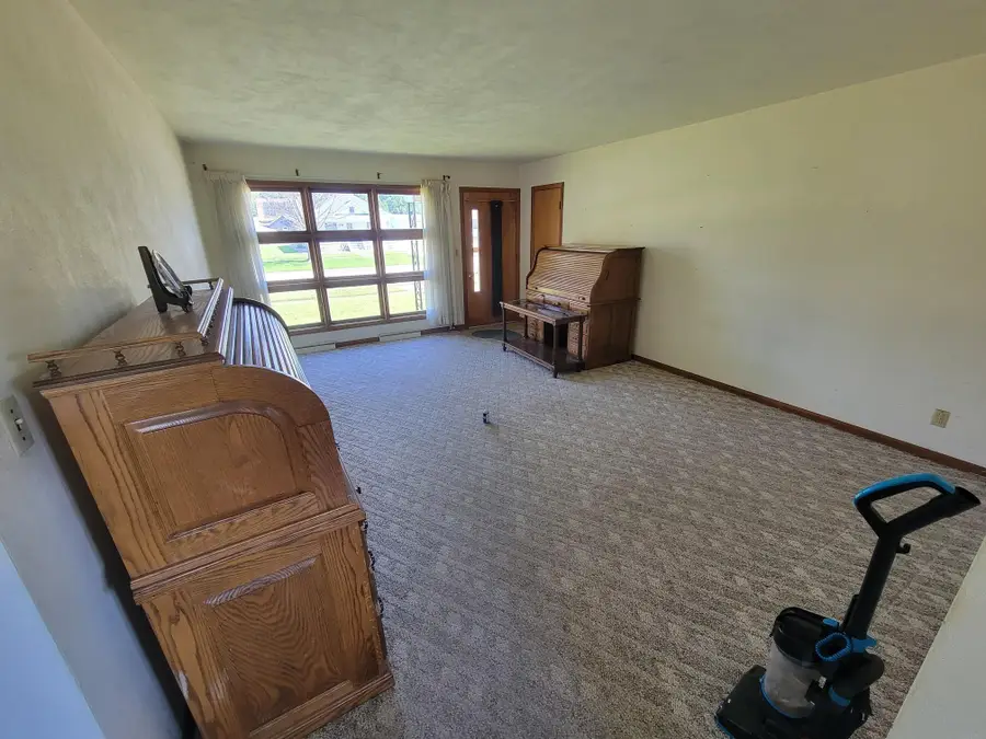 817 E Butler Street, Manchester, IA 52057 - #2
