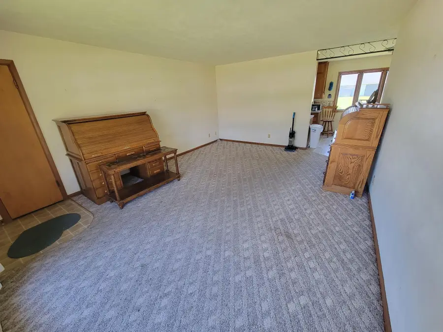 817 E Butler Street, Manchester, IA 52057 - #3