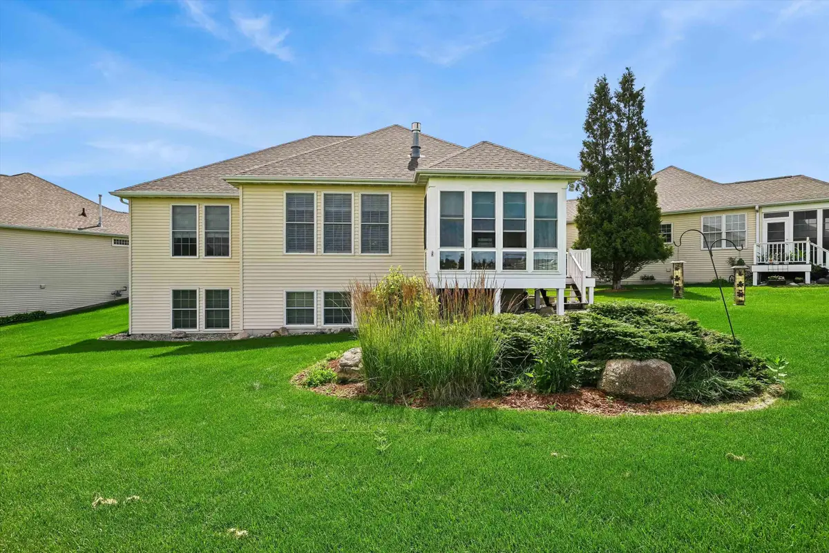156 Augusta Circle, Waverly, IA 50677 - #1