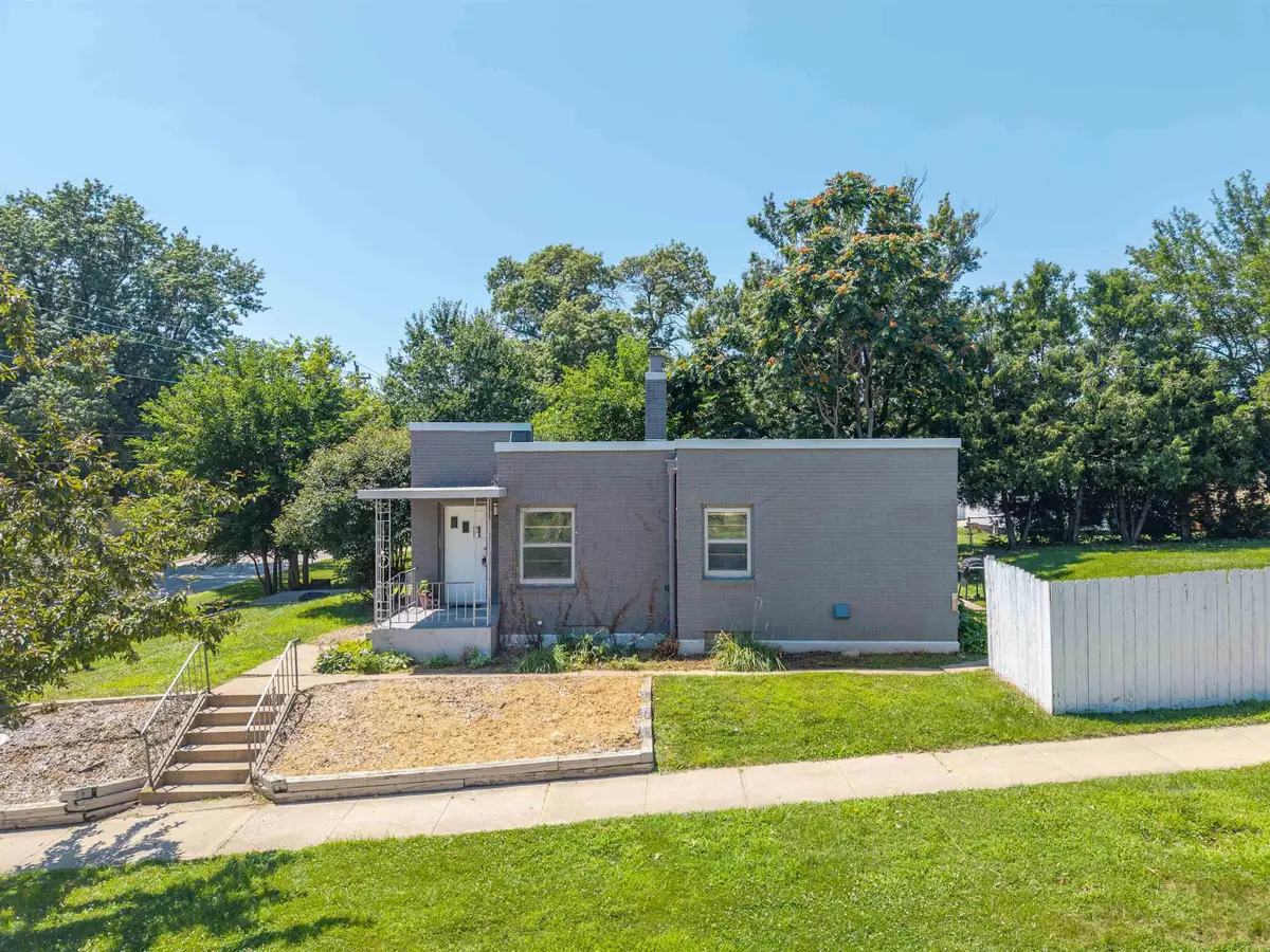 603 W 18th Street, Cedar Falls, IA 50613 - #1