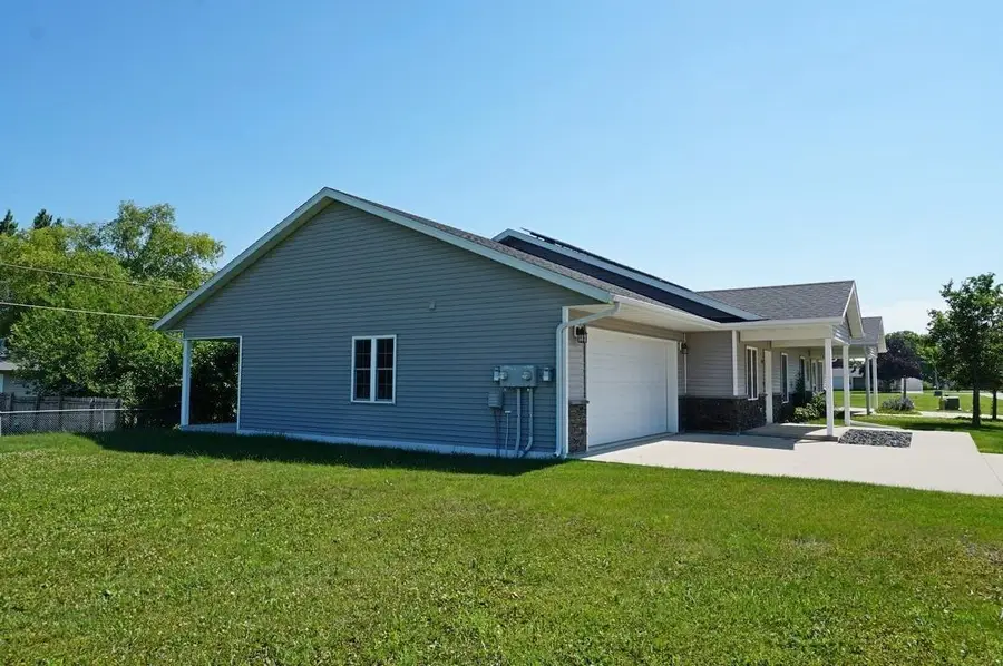 815 Parkside Lane, Charles City, IA 50616 - #2