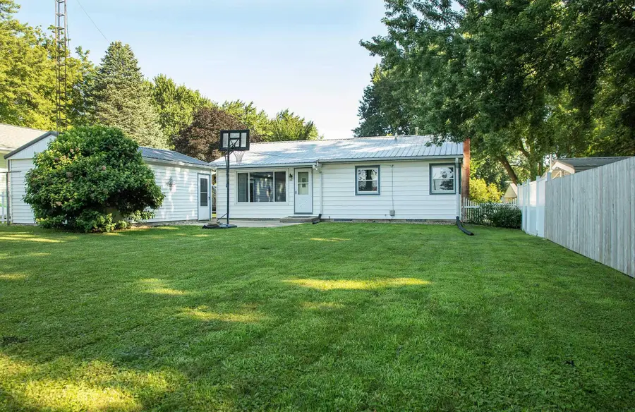 1317 3rd Ave Sw, Waverly, IA 50677 - #2
