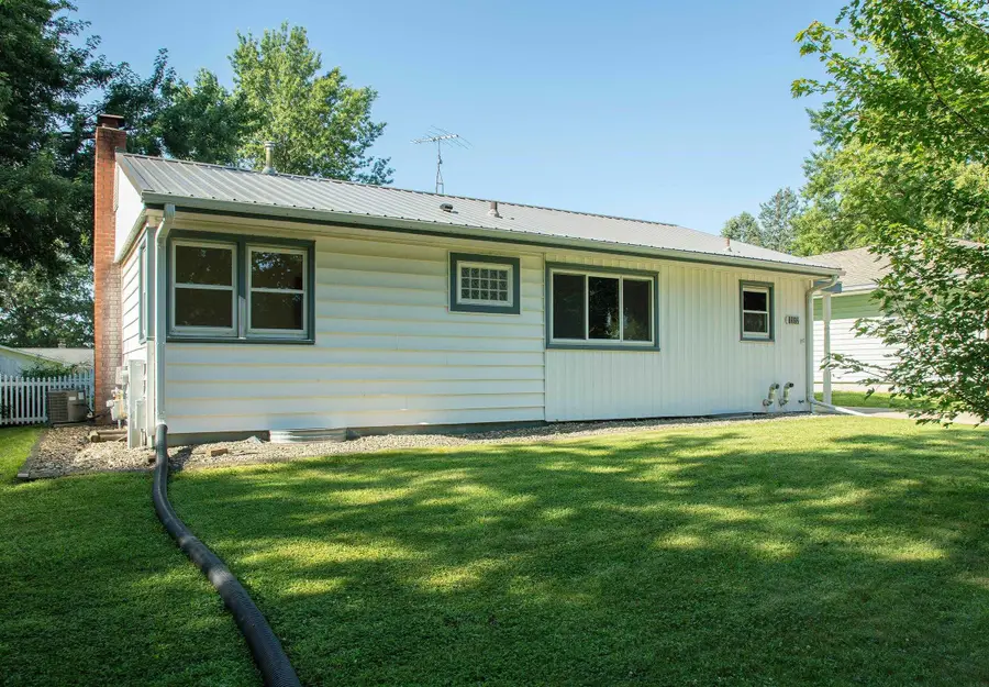 1317 3rd Ave Sw, Waverly, IA 50677 - #3