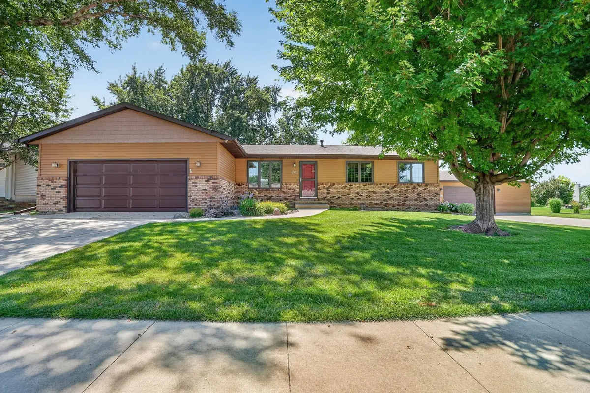 5822 Cimmarron Lane, Waterloo, IA 50701 - #1