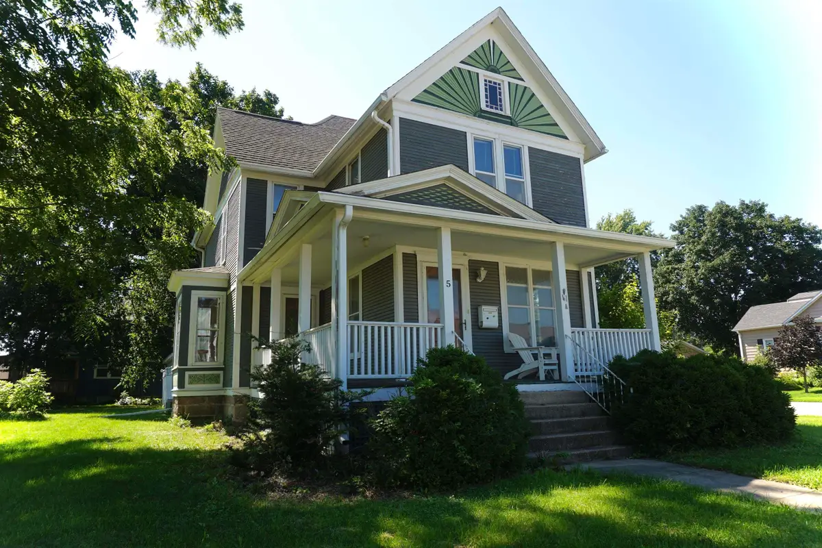 502 4th Street Sw, Waverly, IA 50677 - #1