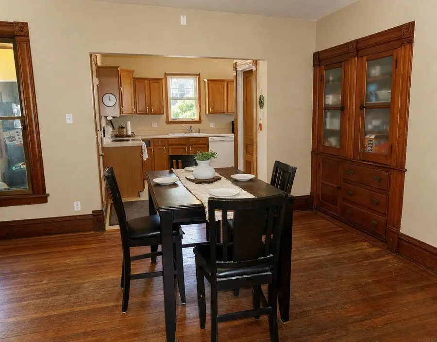 502 4th Street Sw, Waverly, IA 50677 - #2