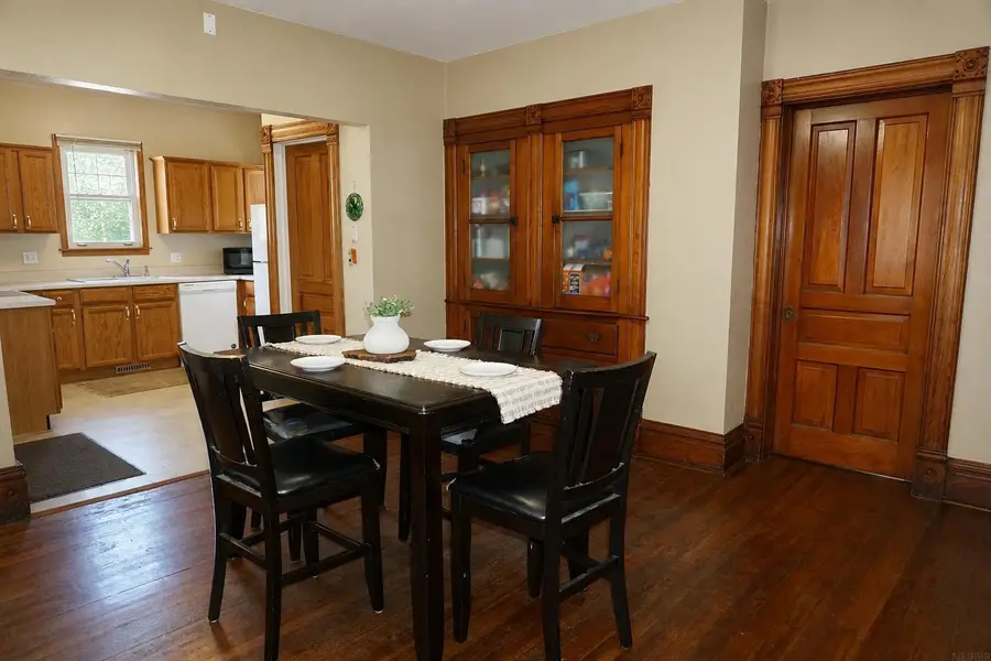 502 4th Street Sw, Waverly, IA 50677 - #3