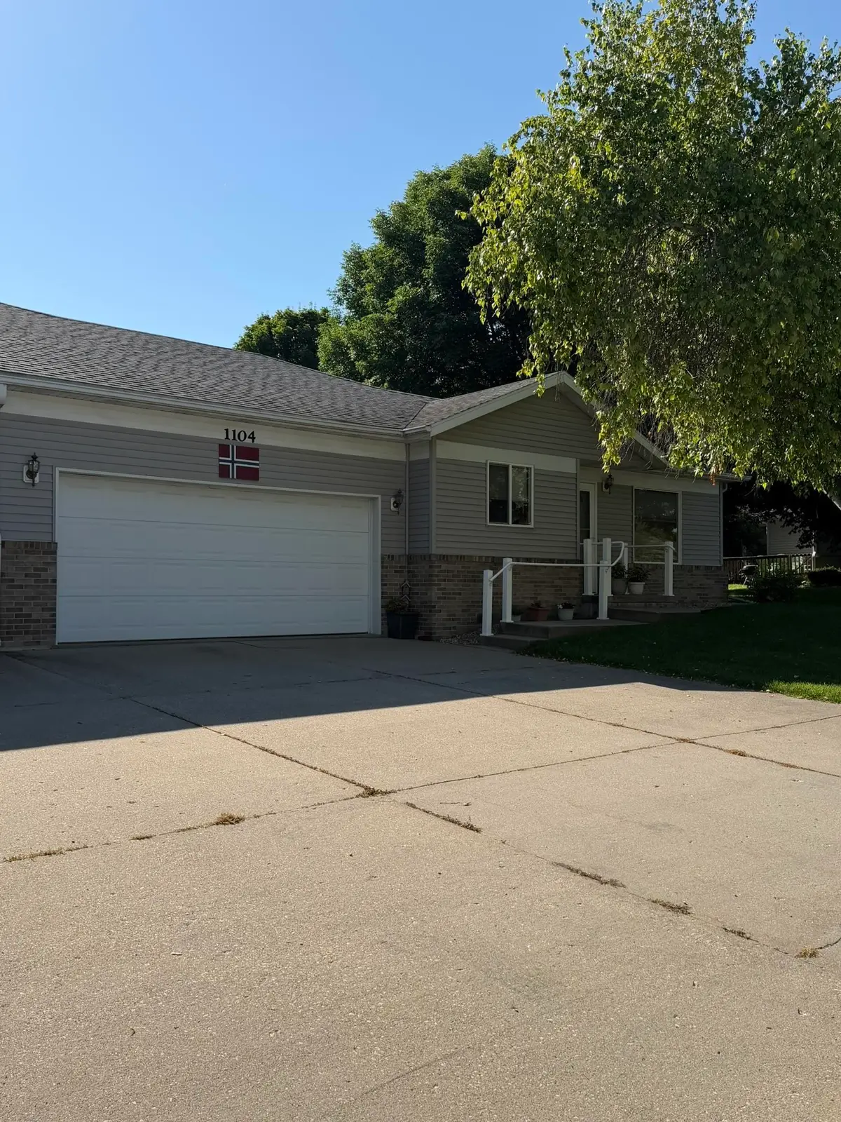 1104 Division Street #C, Decorah, IA 52101 - #1