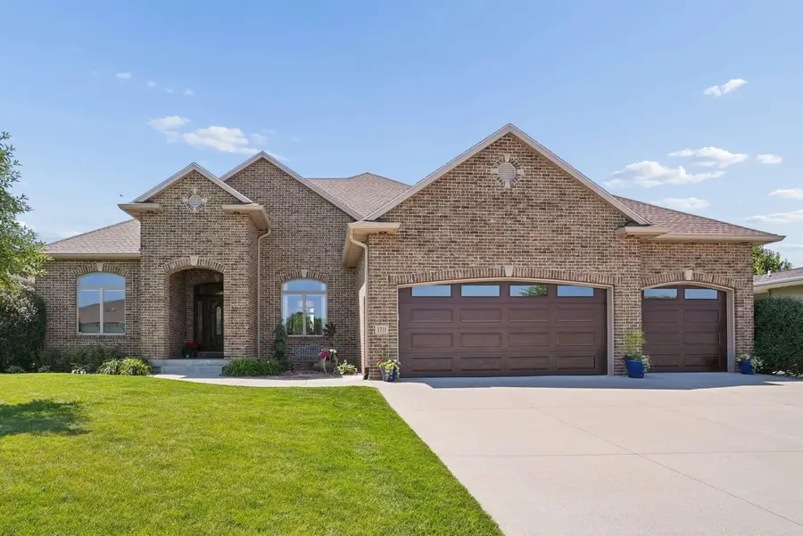 1711 Greenhill Drive, Cedar Falls, IA 50613 - #2
