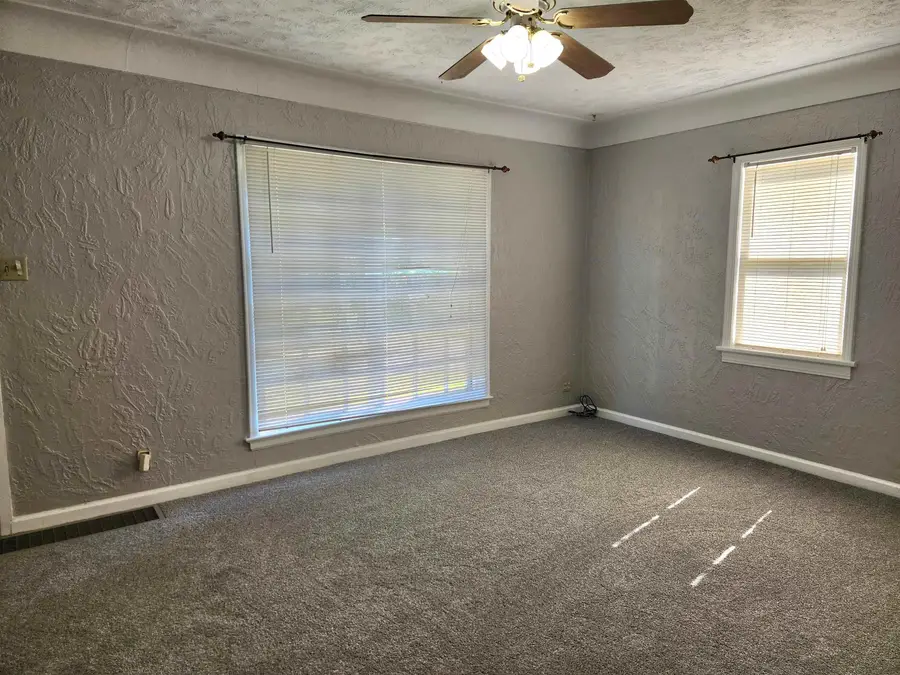 415 Charles Street, Waterloo, IA 50701 - #2