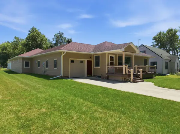 808 Pleasant Street, Sumner, IA 50674