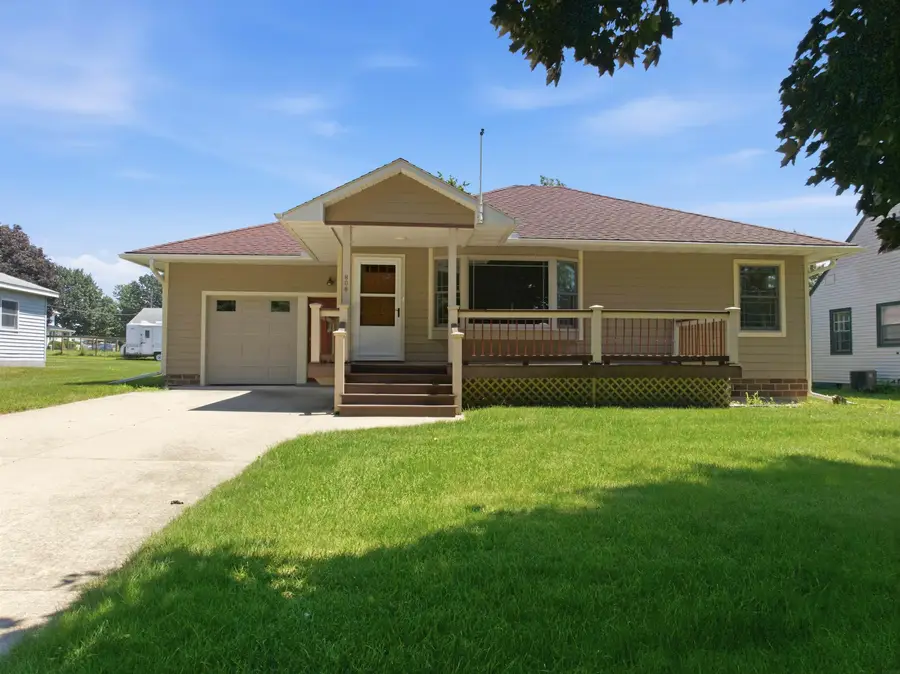 808 Pleasant Street, Sumner, IA 50674 - #2