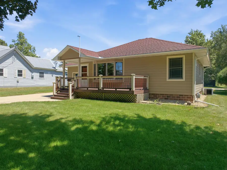 808 Pleasant Street, Sumner, IA 50674 - #3