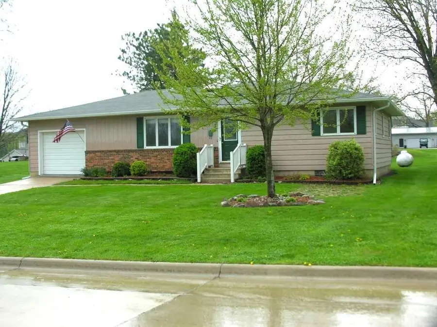 306 W 7th Street, Riceville, IA 50466 - #2