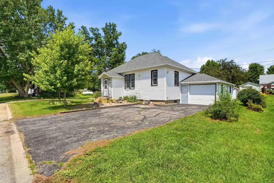 306 Franklin Street, Elgin, IA 52141 - #2
