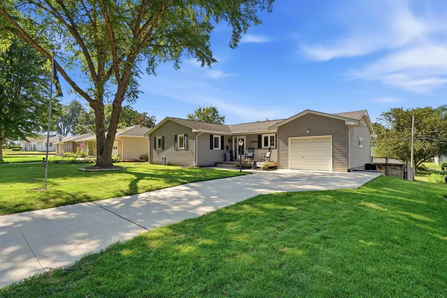 1509 W 8th Street, Cedar Falls, IA 50613 - #2