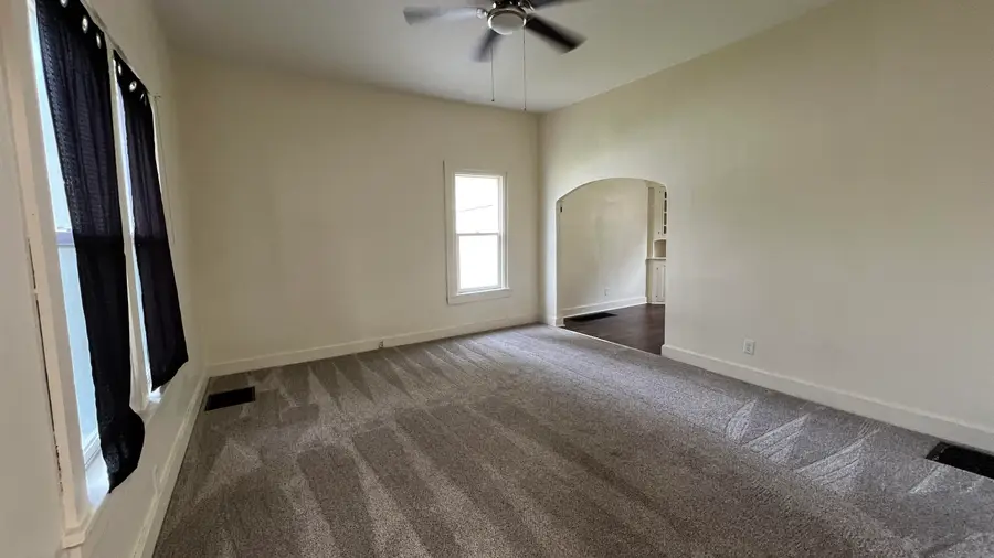 112 E Hale Street, New Hampton, IA 50659 - #2