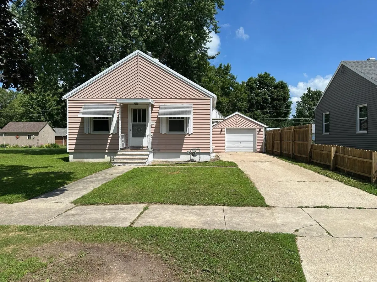 605 6th Avenue, Charles City, IA 50616 - #1