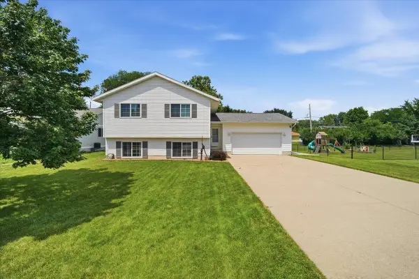 817 Jakob Lane, Evansdale, IA 50707