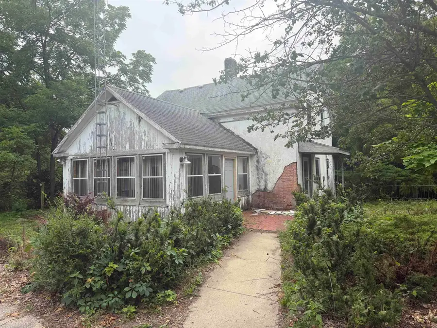 402 W Main St, Steamboat Rock, IA 50672 - #2