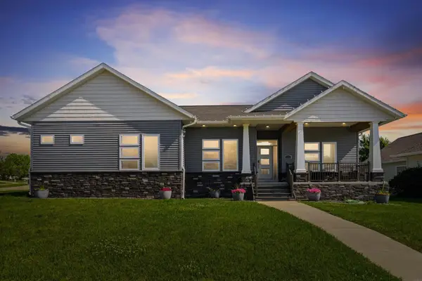 600 Jefferson Rd, Center Point, IA 52213
