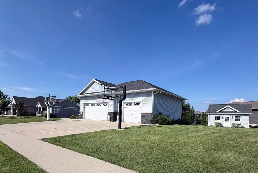 4828 Ironwood Drive, Cedar Falls, IA 50613 - #2