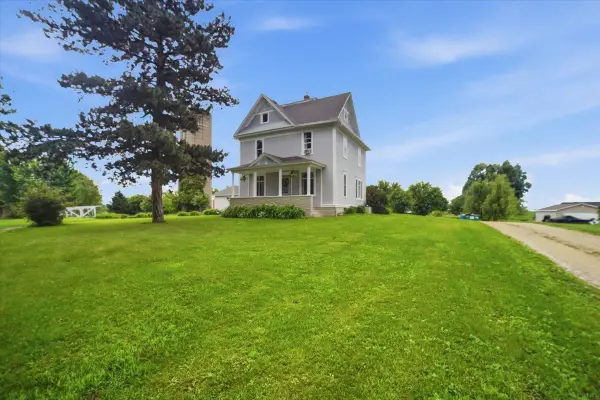 1224 240th Street, Waverly, IA 50677