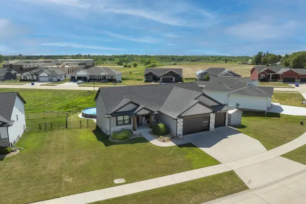709 Pointer Circle, Center Point, IA 52213