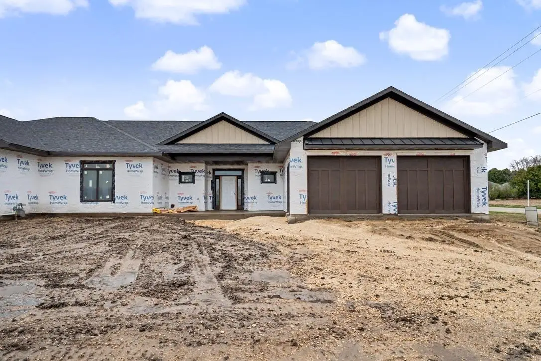 598 Lake Shore Dr., Dyersville, IA 52040 - #1