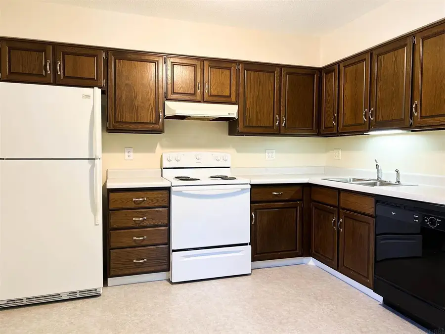104 E Ave #3, Grundy Center, IA 50638 - #2