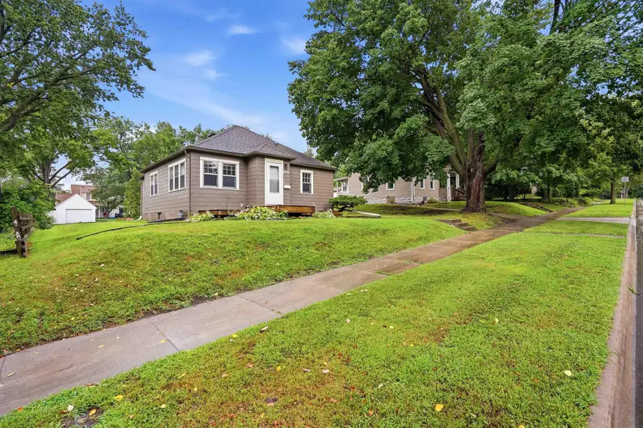 2216 Franklin Street, Cedar Falls, IA 50613 - #2
