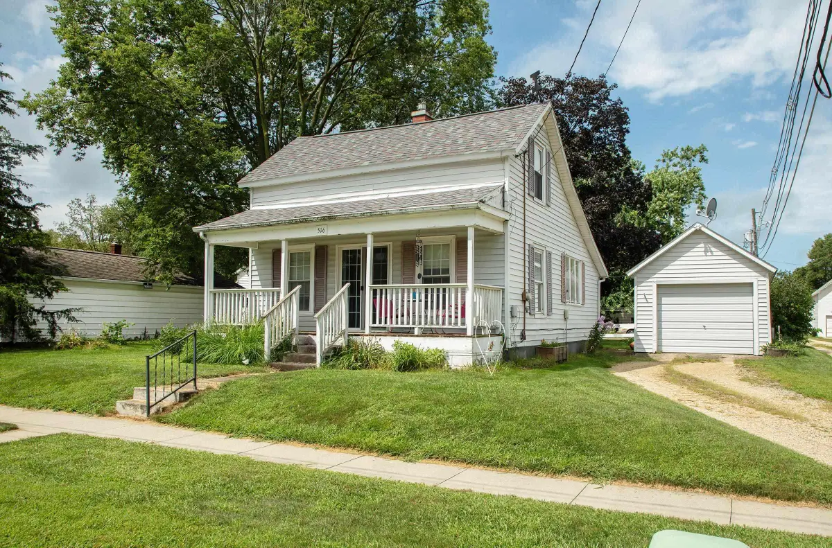 516 3rd St Sw, Waverly, IA 50677 - #1