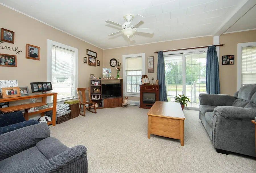 516 3rd St Sw, Waverly, IA 50677 - #2