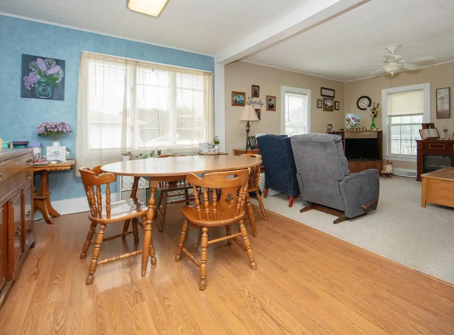 516 3rd St Sw, Waverly, IA 50677 - #3