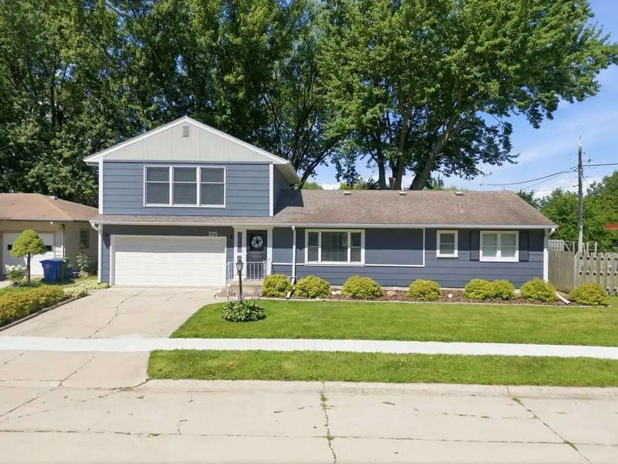 225 Charles Street, Charles City, IA 50616 - #2