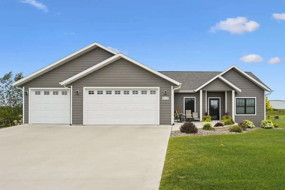 2413 Red Oak Road, Decorah, IA 52101 - #1