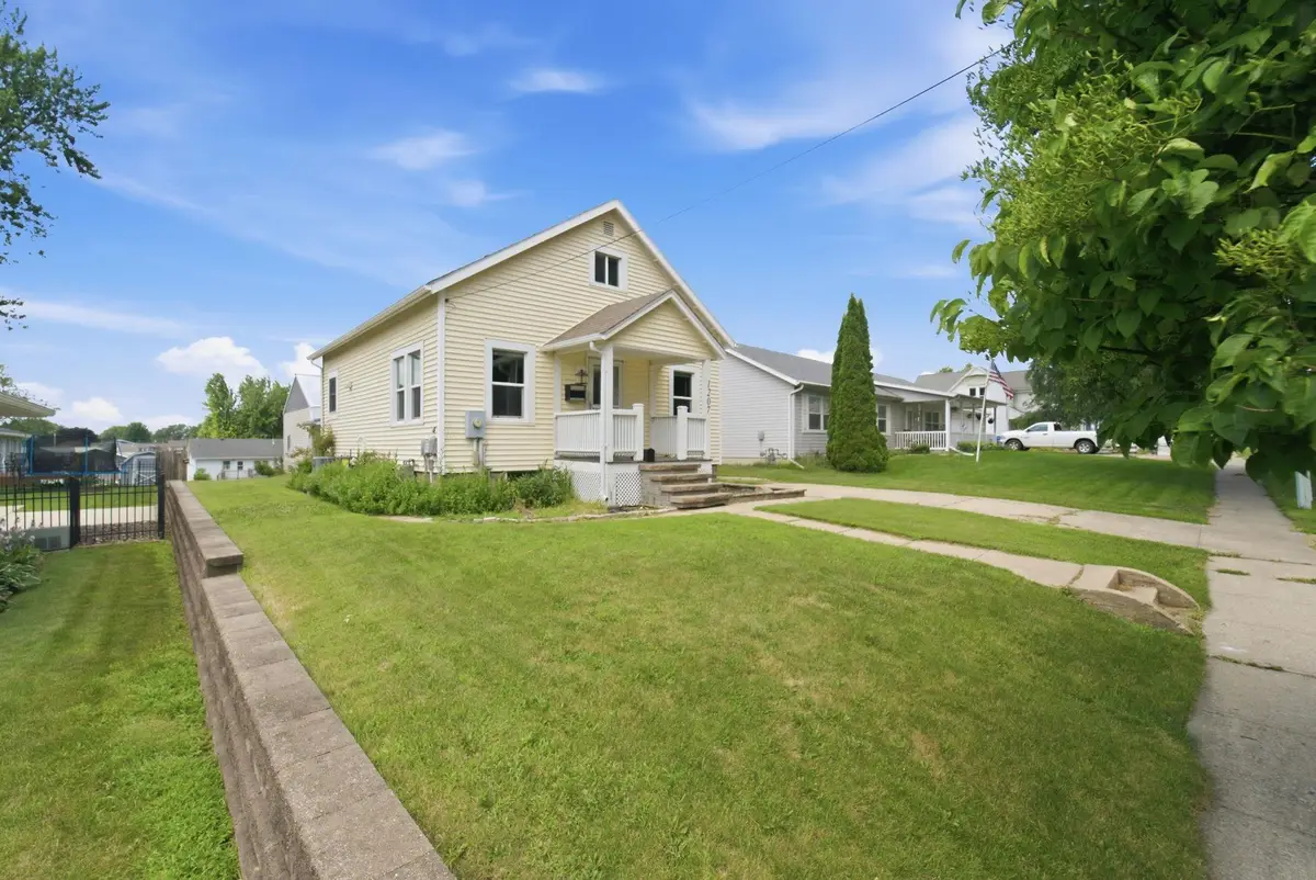 1207 6th Street, Grundy Center, IA 50638 - #1