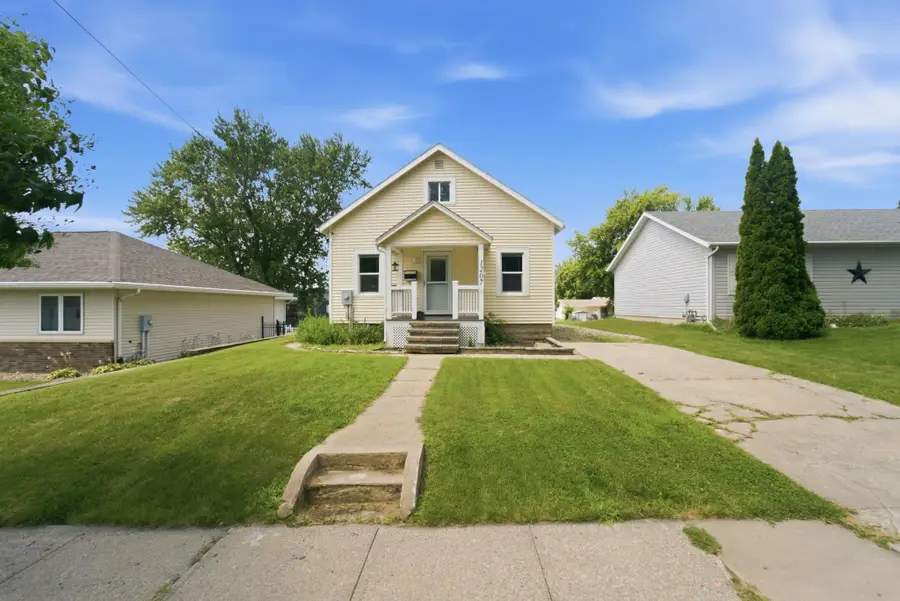1207 6th Street, Grundy Center, IA 50638 - #2