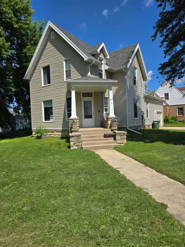 302 3rd Ave. W, Cresco, IA 52136