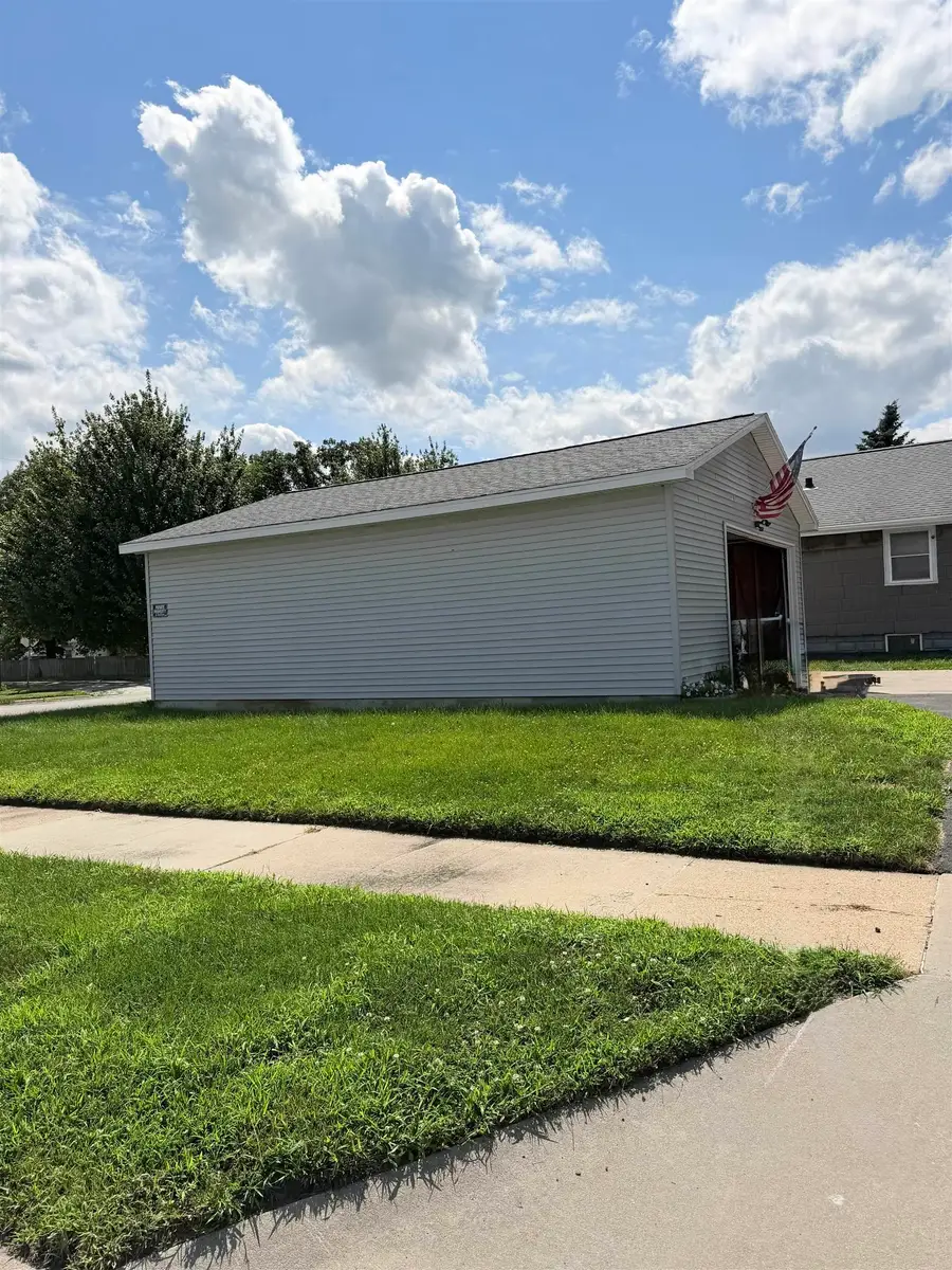 79 E Parker Street, Waterloo, IA 50703 - #2