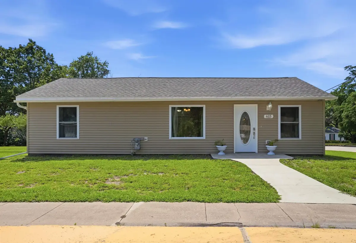 615 SW 4th Street, Independence, IA 50644 - #1