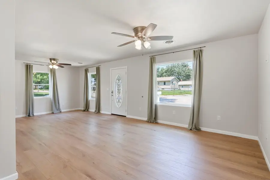 615 SW 4th Street, Independence, IA 50644 - #3