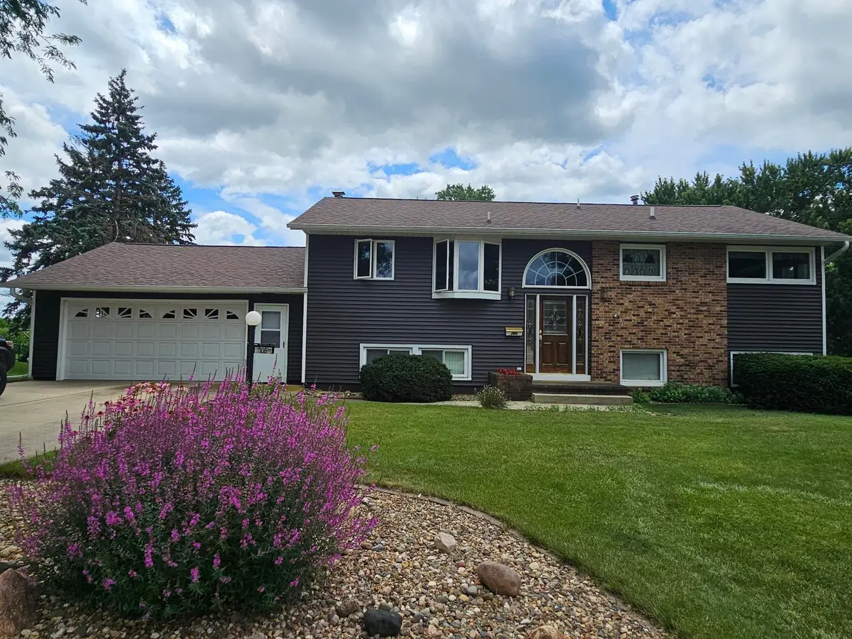 706 7th St Se, Oelwein, IA 50662 - #1