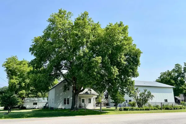 2493 River Road, Decorah, IA 52101